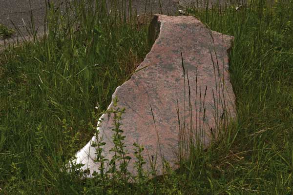 O.T., 1993<br />Gneis, 26 x 47 x 120 cm